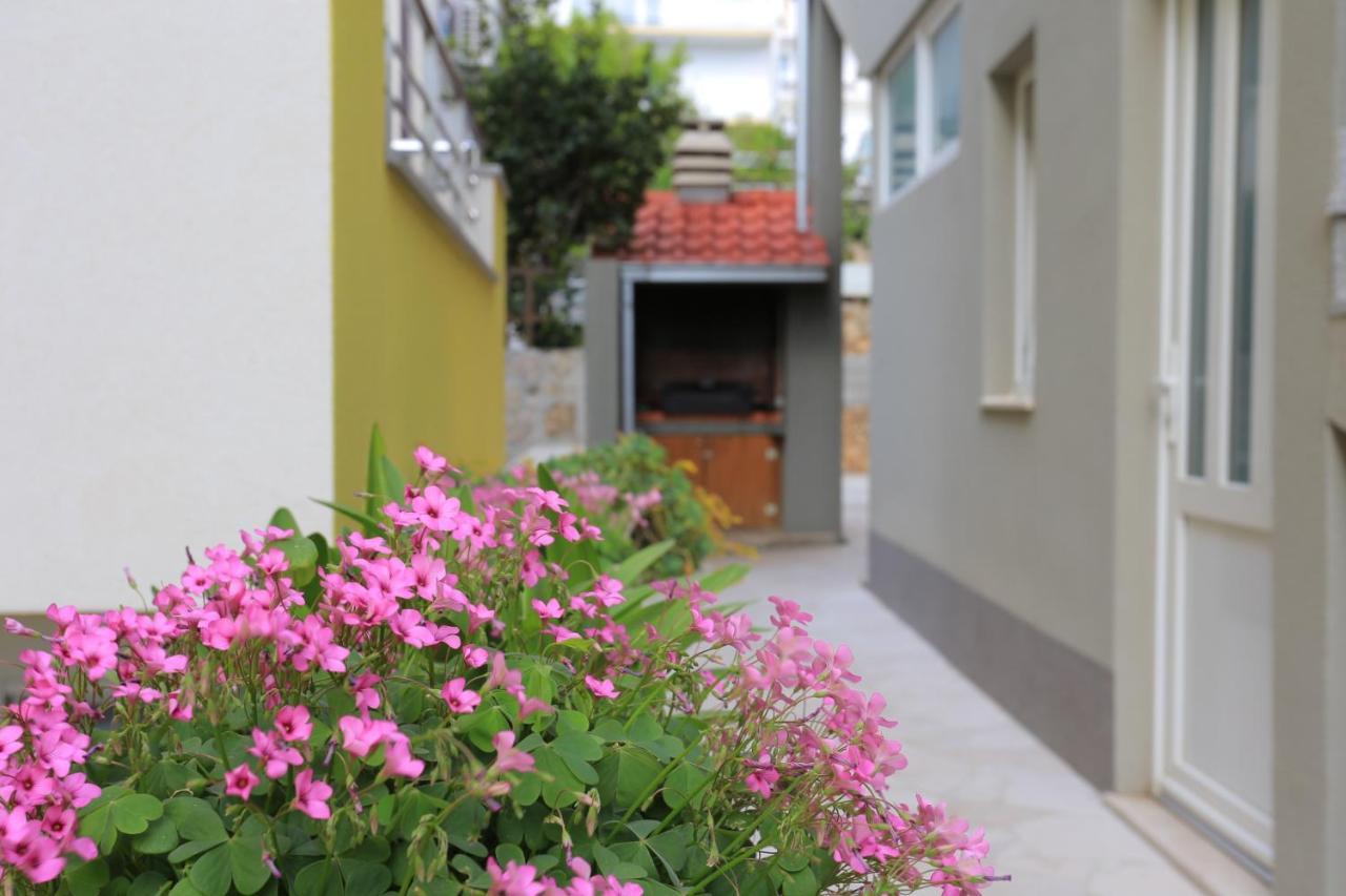 Apartments By The Sea Nemira, Omis - 17039 Tice Εξωτερικό φωτογραφία