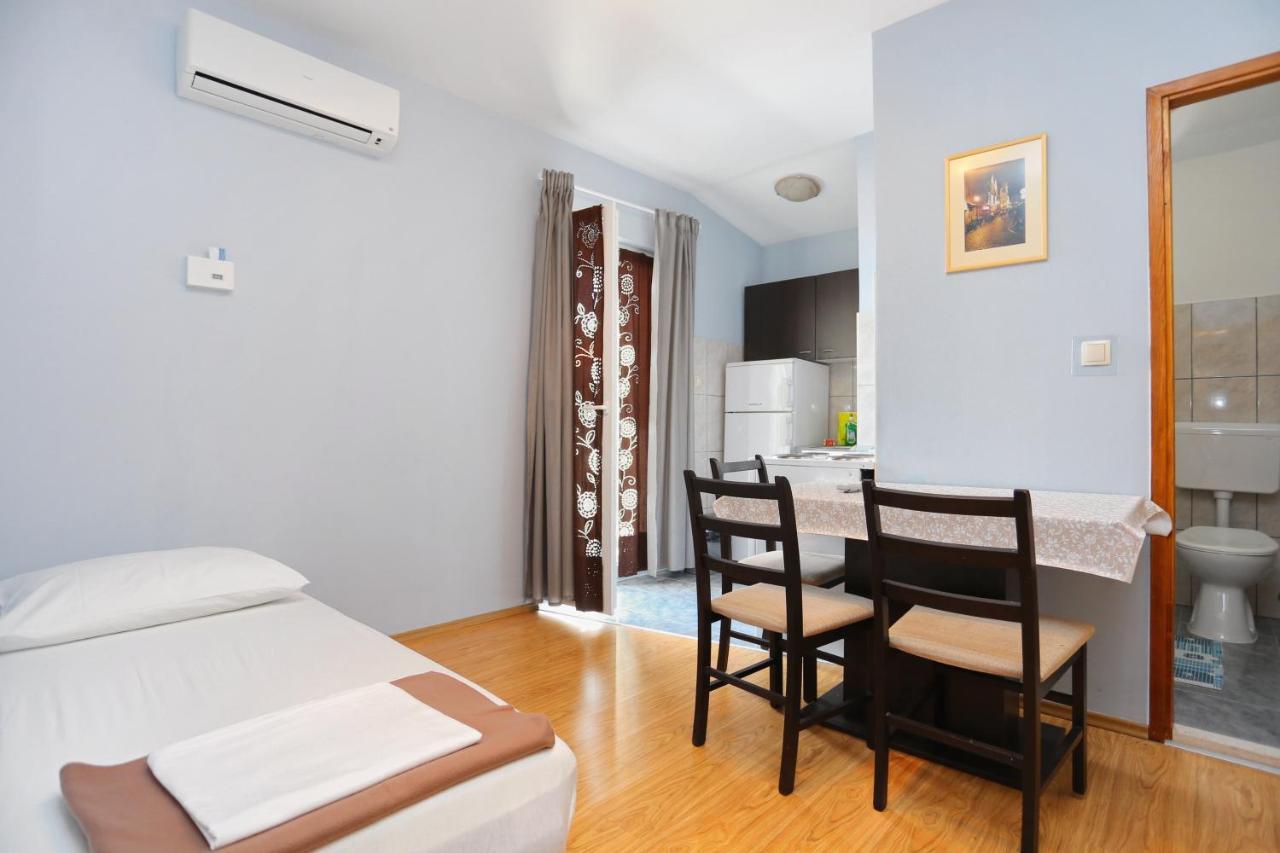 Apartments By The Sea Nemira, Omis - 17039 Tice Εξωτερικό φωτογραφία