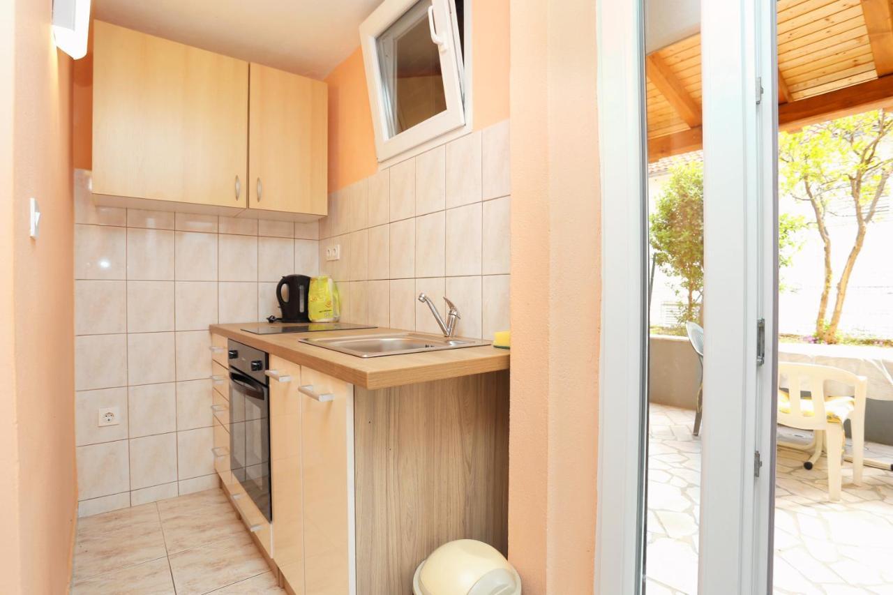 Apartments By The Sea Nemira, Omis - 17039 Tice Εξωτερικό φωτογραφία